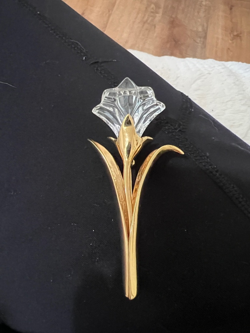 Swarovski Crystal Flower Brooch. NWOT